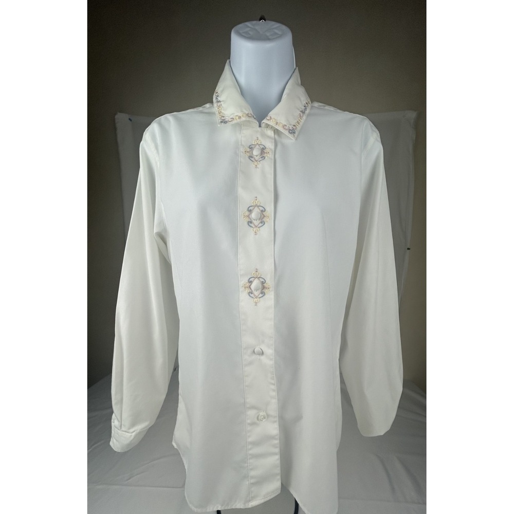 Talbots Size 8 White Embroidered Blouse Cottagecore Minimalist Button Front Top